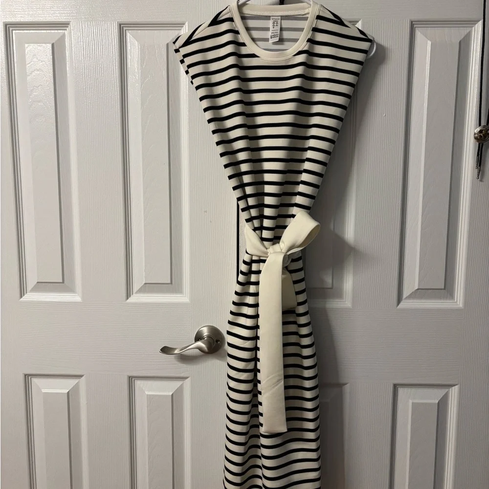 SPANX Air Essentials Black and White Striped Midi Dress with Belt - Picture 3 of 4